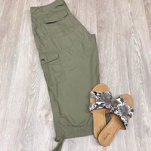Chaps Olive Capri Cargo Pants BB204